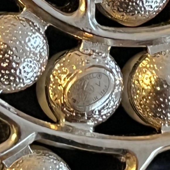 Authentic Chanel Pearl Broach in Champagne Metal - Picture 6 of 8